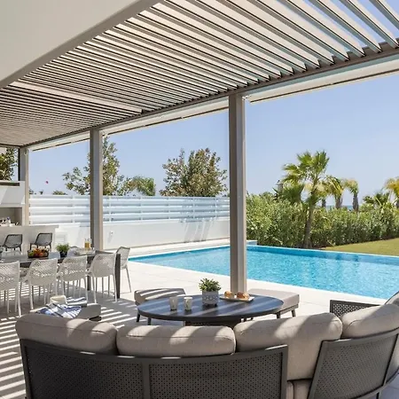 Jojo Seafront Villa